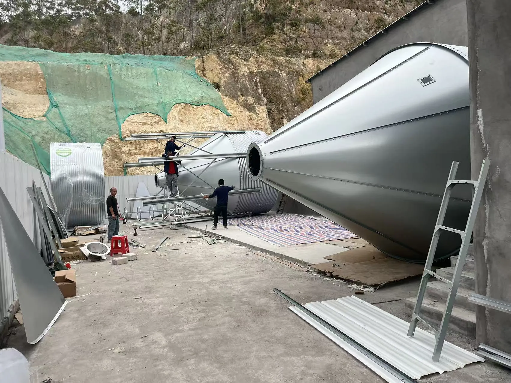 Дебабротхеров велики пројекат фарме свиња у Гуангдонгу у изградњи са предвиђеним капацитетом од 300.000 прасади годишње